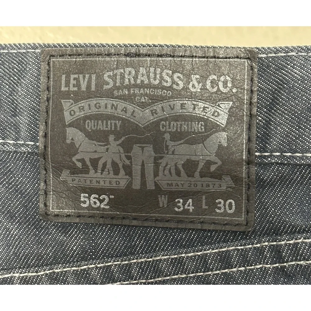 Levi's 562 Dark Wash Jeans 34x30 Button Fly Loose Tapered Fit 100% Cotton
